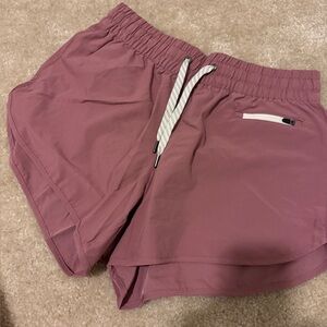 Vuori Clementine 2.0 Shorts 2.5” size S